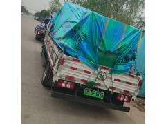 一臺(tái)600KW柴油發(fā)電機(jī)組到貨浙江工地叉車(chē)卸貨